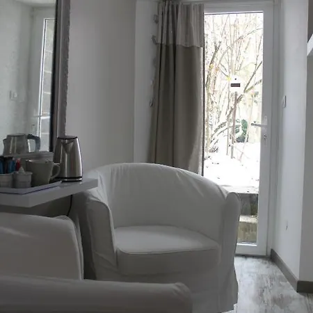 Chambres D'hotes Le Manoir Bed & Breakfast *