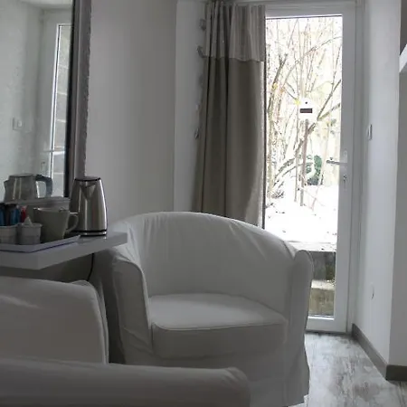 Chambres D'hotes Le Manoir Bed & Breakfast *
